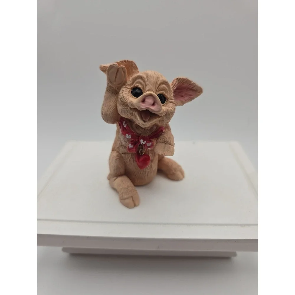 !VINTAGE 1994 - ENESCO - SWEETHEART PIG FIGURINE